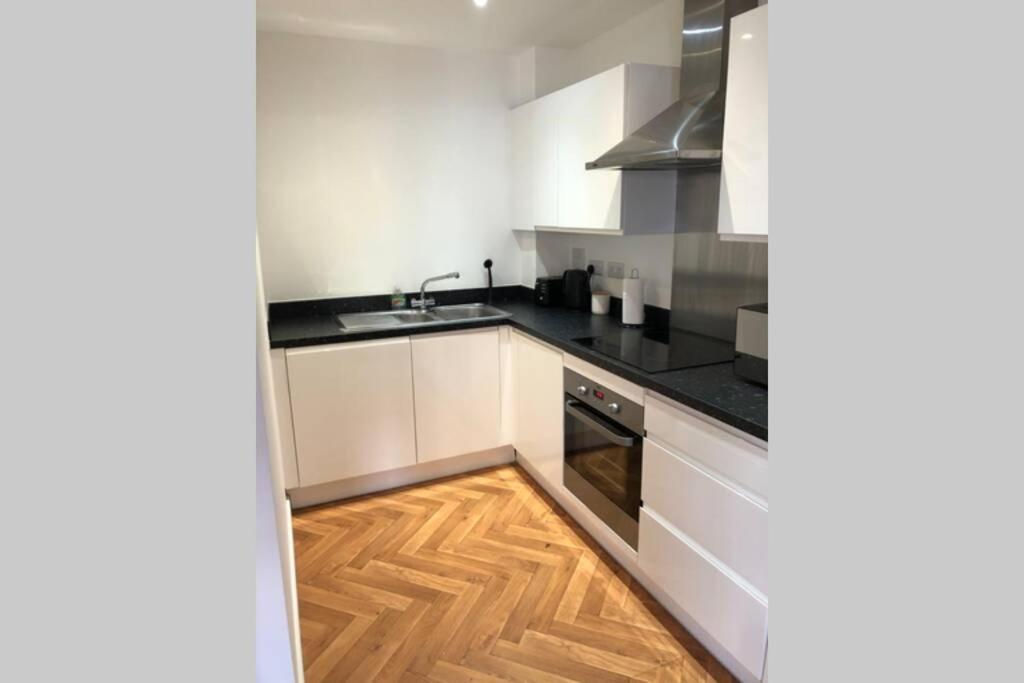 2 Double Beds Or 4 Singles, 2 Bathrooms, Free Parking, Smart Tv'S, Close To Gunwharf Quays, Beach & Historic Dockyard Portsmouth Luaran gambar
