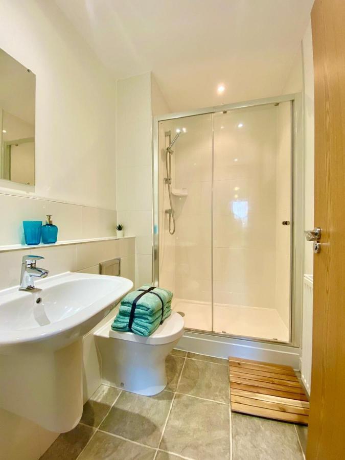 2 Double Beds Or 4 Singles, 2 Bathrooms, Free Parking, Smart Tv'S, Close To Gunwharf Quays, Beach & Historic Dockyard Portsmouth Luaran gambar