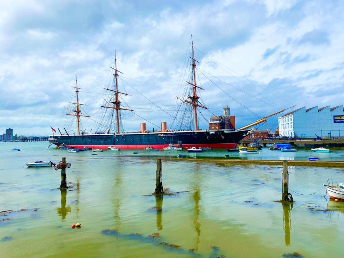 2 Double Beds Or 4 Singles, 2 Bathrooms, Free Parking, Smart Tv'S, Close To Gunwharf Quays, Beach & Historic Dockyard Portsmouth Luaran gambar