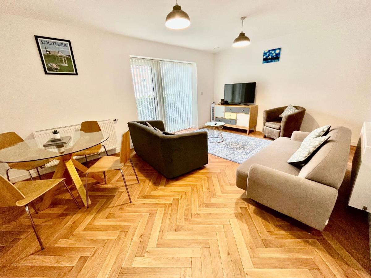 2 Double Beds Or 4 Singles, 2 Bathrooms, Free Parking, Smart Tv'S, Close To Gunwharf Quays, Beach & Historic Dockyard Portsmouth Luaran gambar