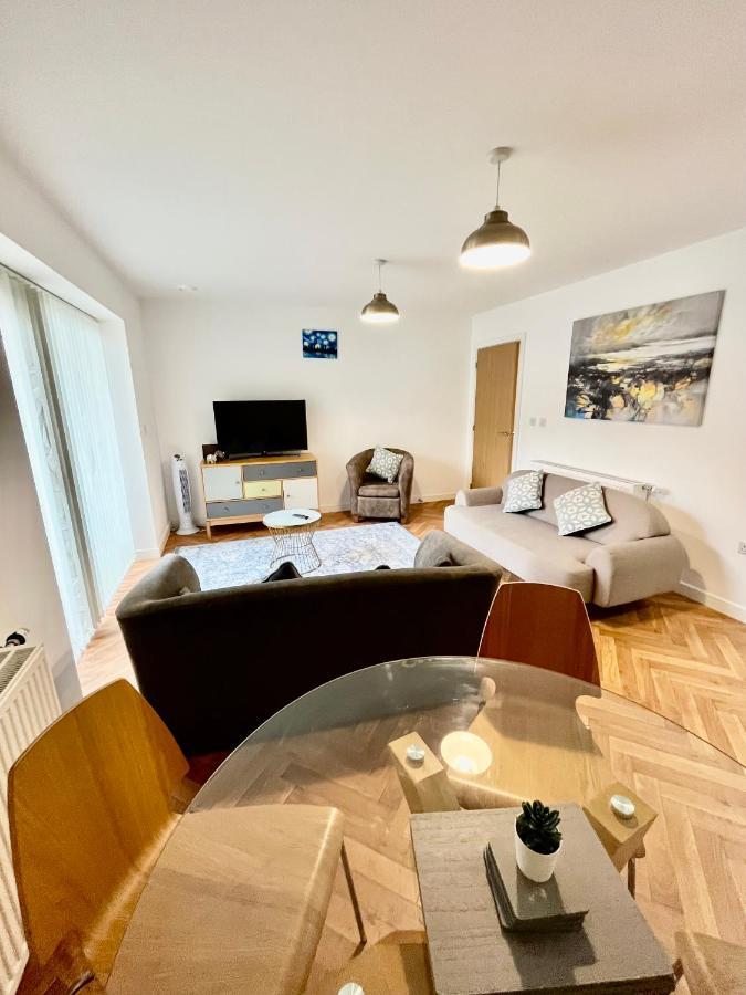 2 Double Beds Or 4 Singles, 2 Bathrooms, Free Parking, Smart Tv'S, Close To Gunwharf Quays, Beach & Historic Dockyard Portsmouth Luaran gambar